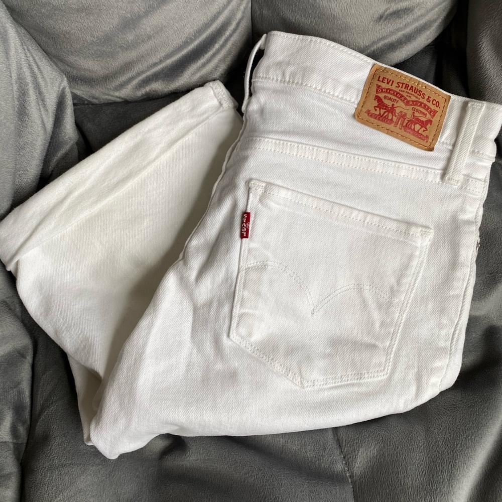 Levi’s White denim shorts